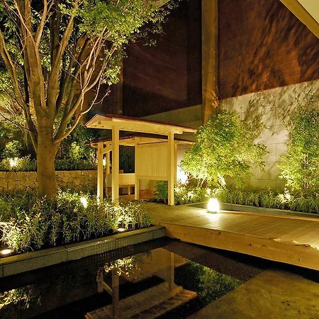 Hotel Hakone Tokinoshizuku Zewnętrze zdjęcie A Japanese garden at night