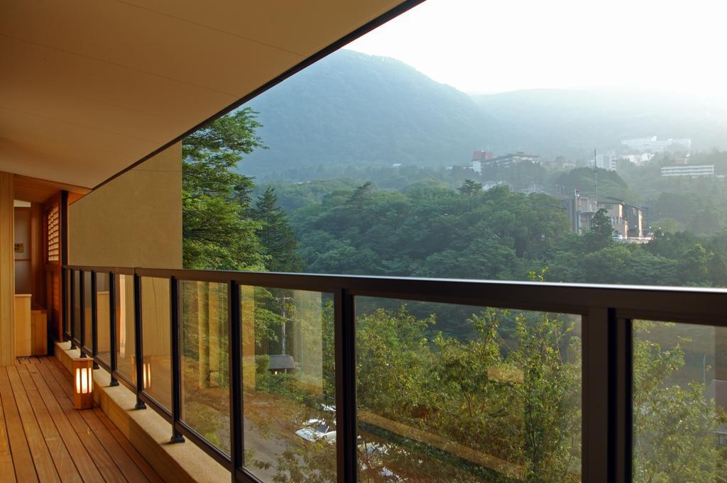 Hotel Hakone Tokinoshizuku Zewnętrze zdjęcie A glass balustrade