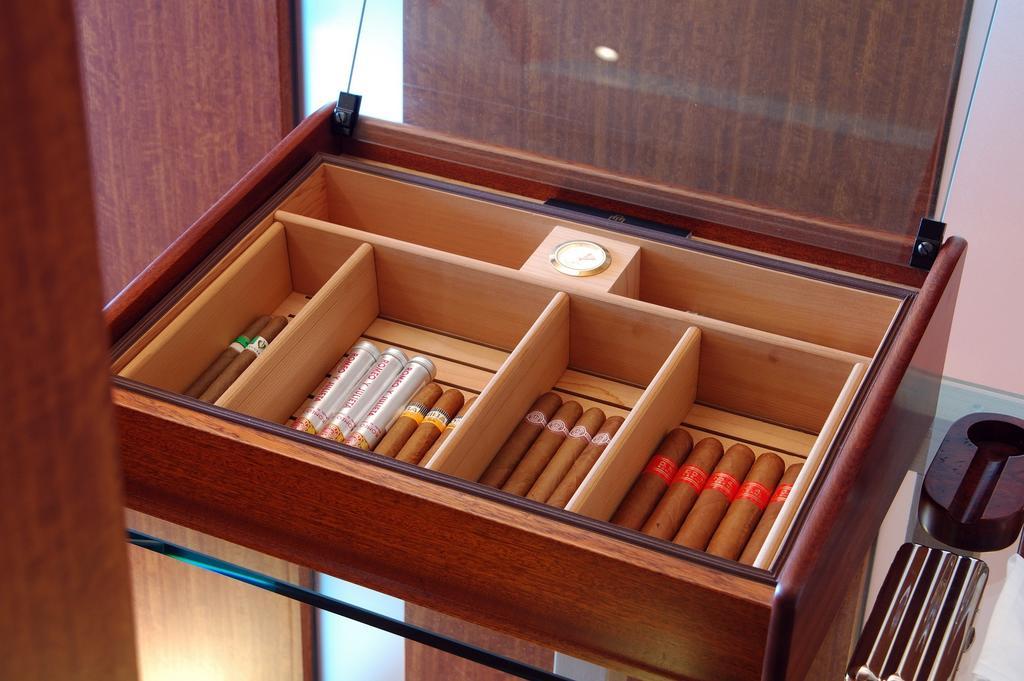 Hotel Hakone Tokinoshizuku Zewnętrze zdjęcie A cigar humidor